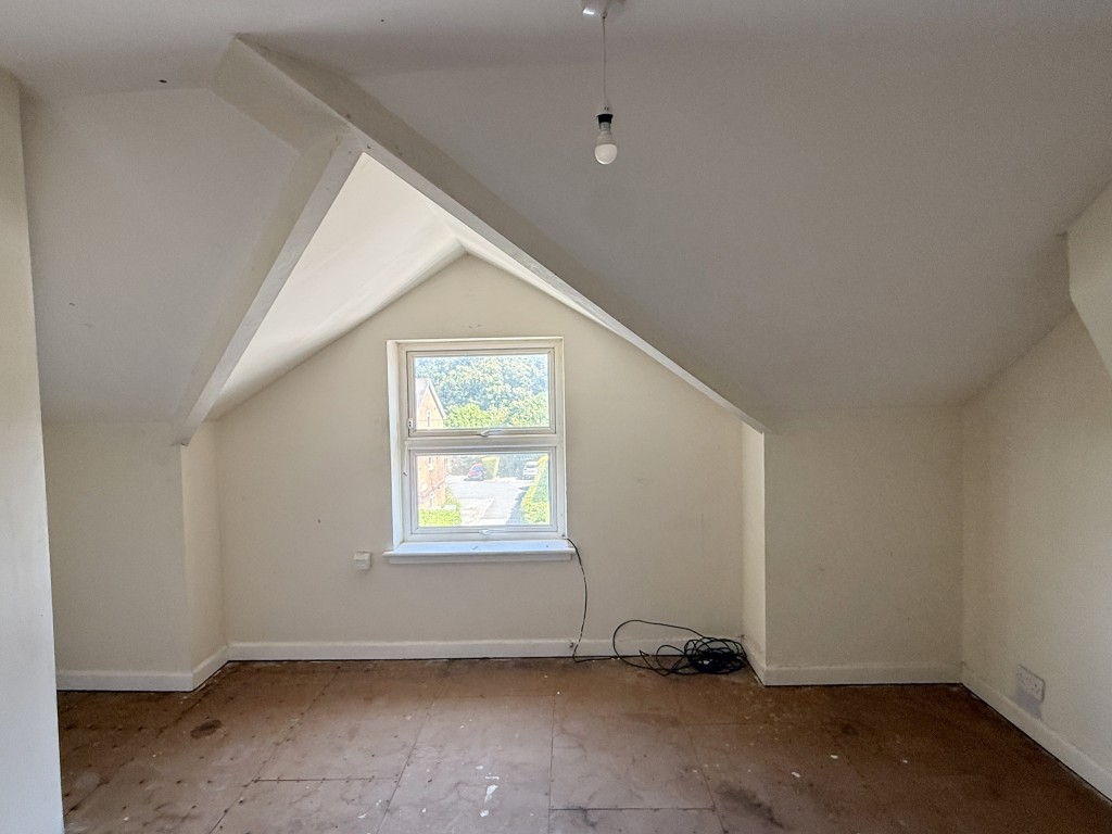 Lot: 155 - FLAT IN NEED OF IMPROVEMENT - Living Room in Flat in Need of Improvement